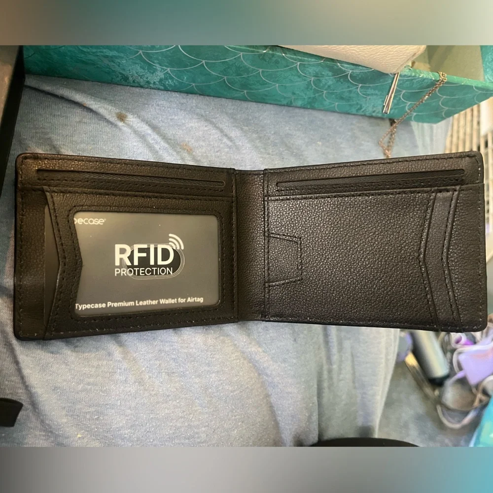 *BRAND NEW/ UNUSED 🆕* Typecase RFID Airtag Wallet WITH Apple Airtag